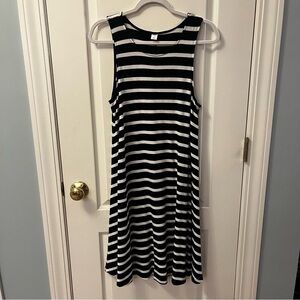 Old Navy Black and White Striped Sleeveless Dress Size Medium